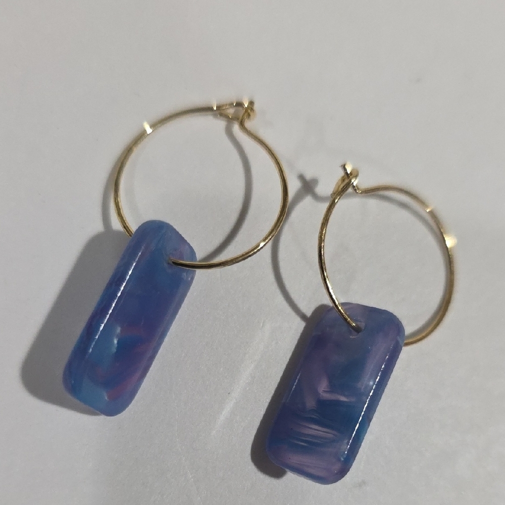 Gold Hoop Earrings with Blue Marbled Resin Accent – Elegant Women’s Jewelry - Picture 4 of 10